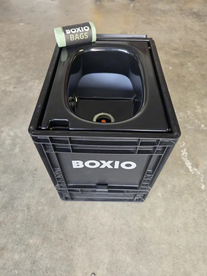 Boxio portable toilet